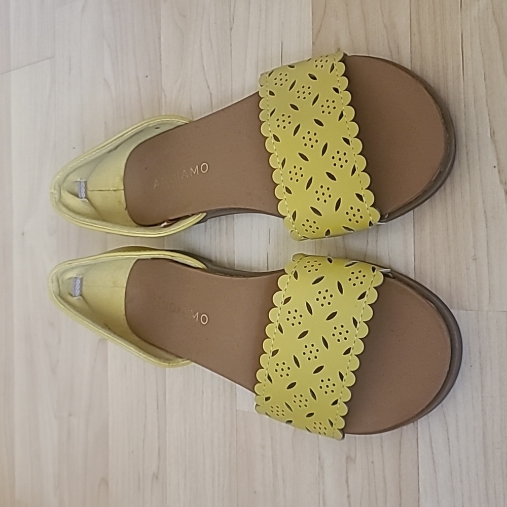 Andiamo Apaula Yellow Faux Leather Slip On Flats Sandals, Womens 5.5